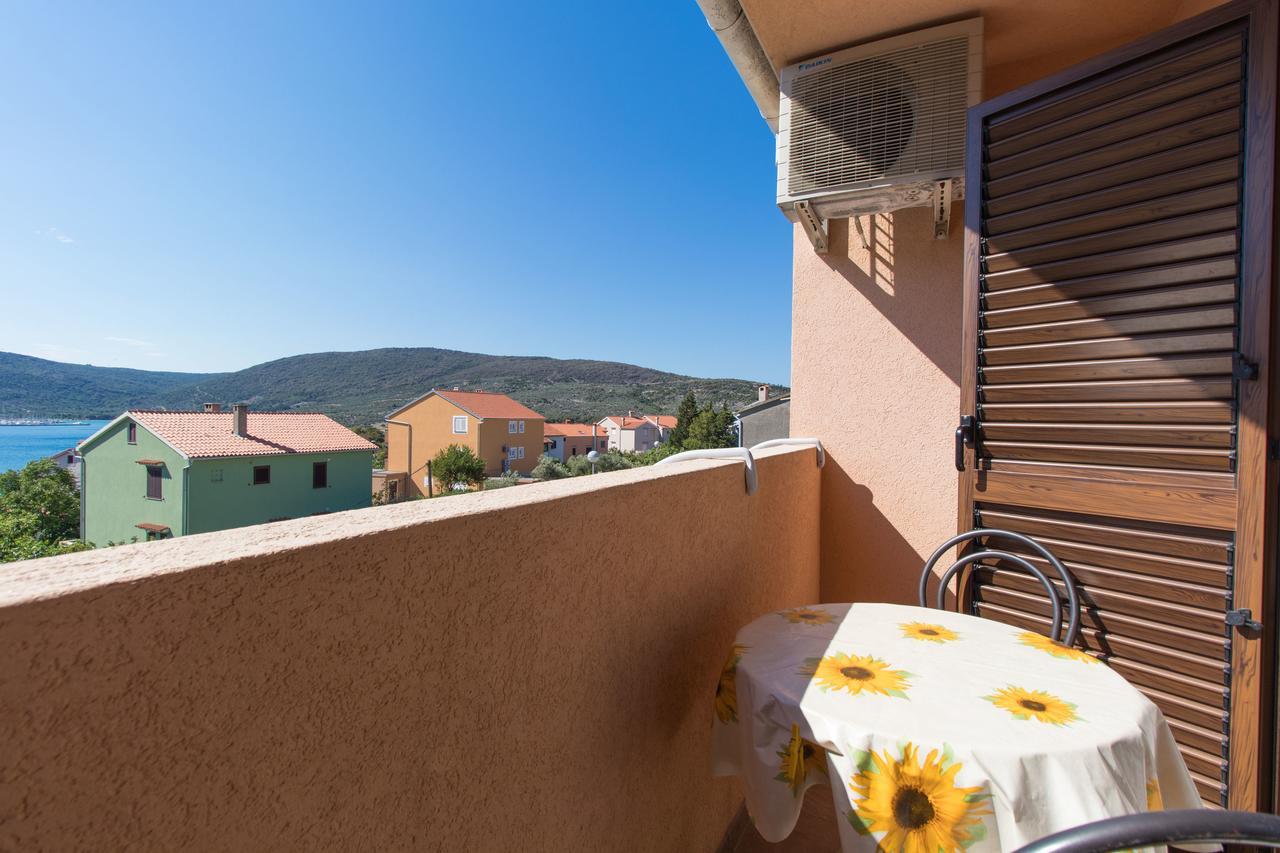Apartment Anton Крес Екстериор снимка