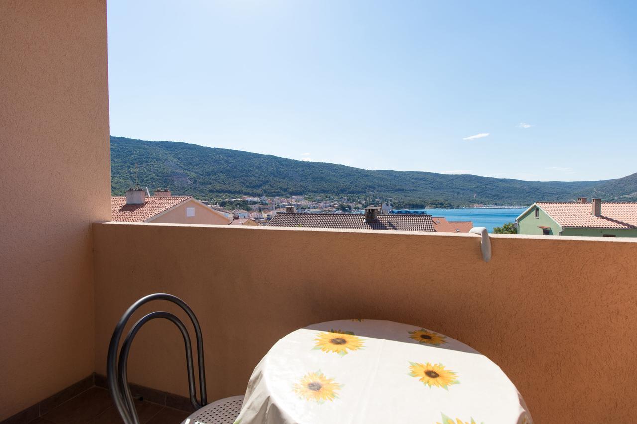 Apartment Anton Крес Екстериор снимка