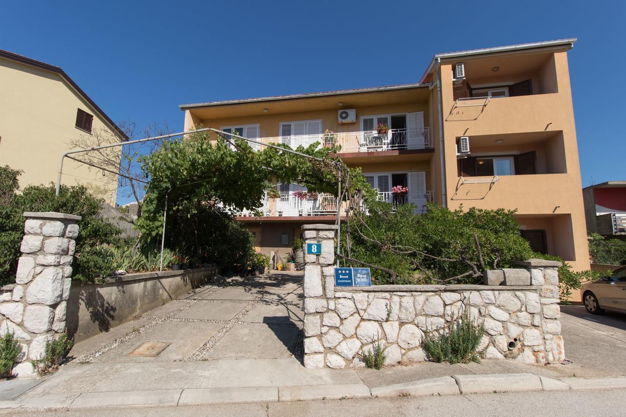 Apartment Anton Крес Екстериор снимка