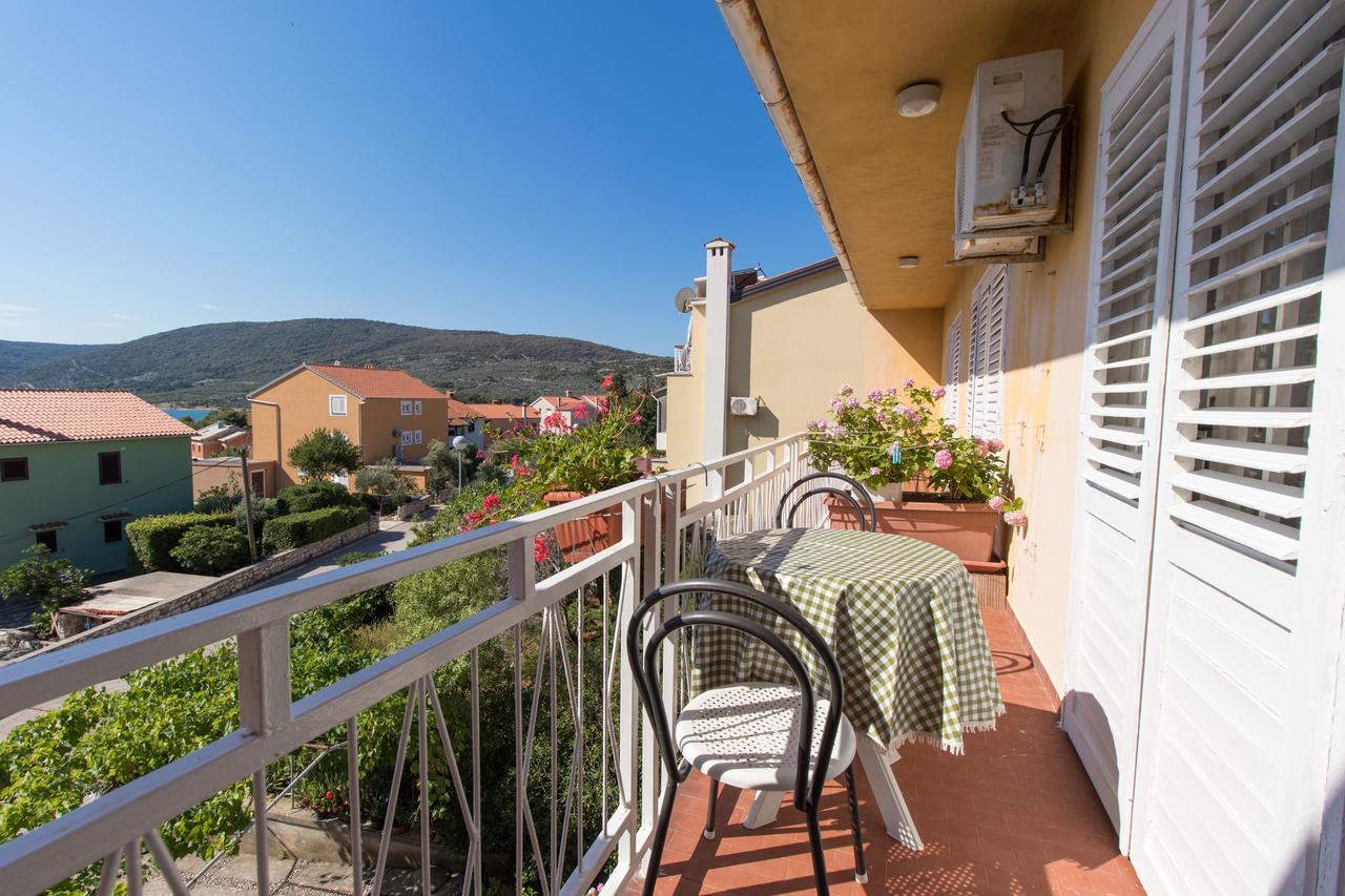 Apartment Anton Крес Екстериор снимка