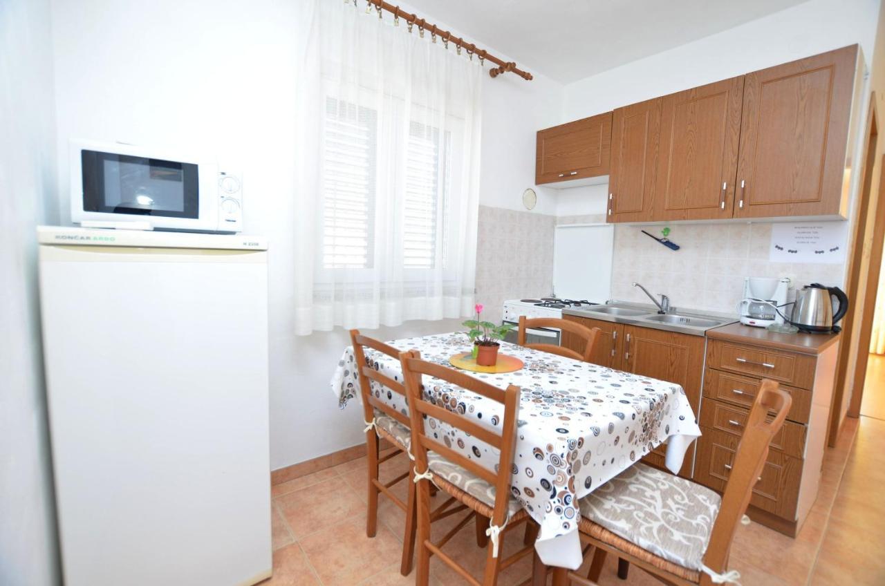 Apartment Anton Крес Екстериор снимка