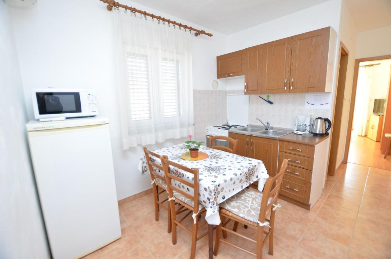 Apartment Anton Крес Екстериор снимка