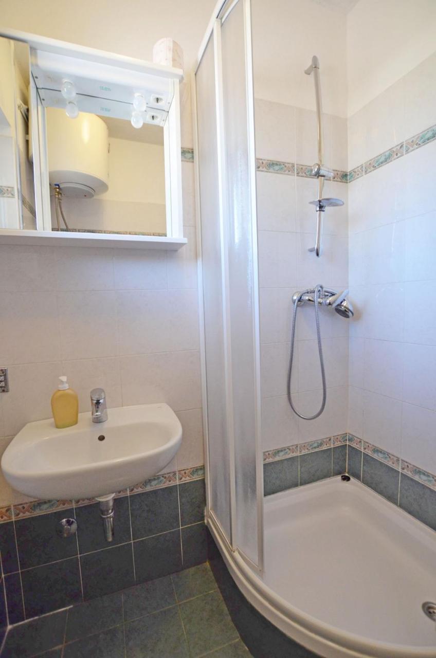Apartment Anton Крес Екстериор снимка