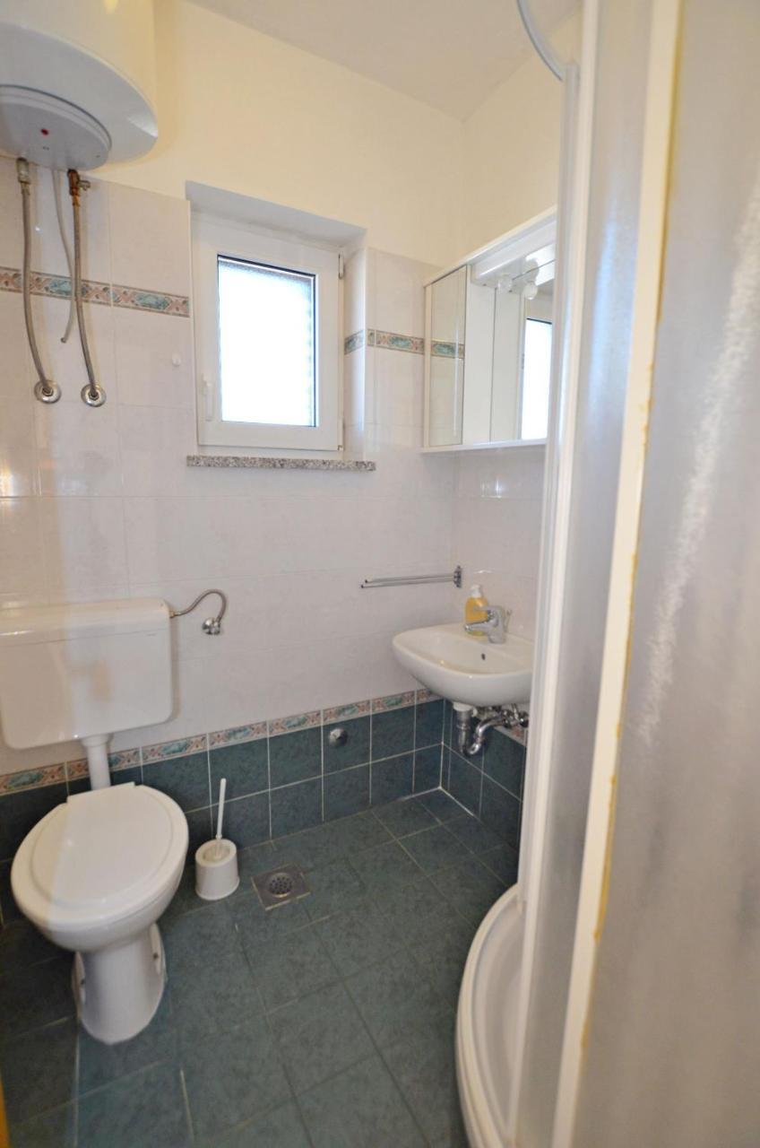 Apartment Anton Крес Екстериор снимка