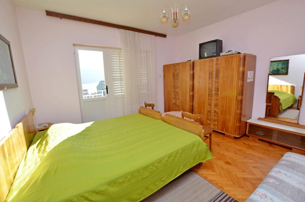 Apartment Anton Крес Екстериор снимка